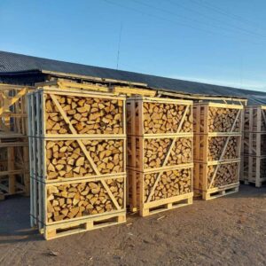 Kiln dried oak firewood in 1,8 RM wooden crates